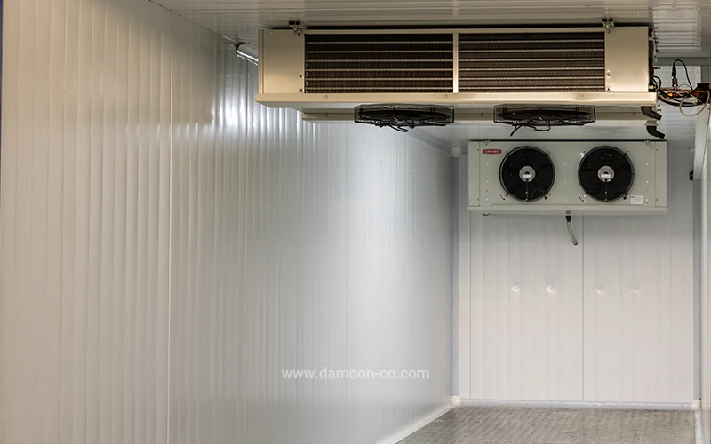 فضای داخلی سردخانه کانکسی