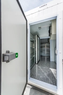 سردخانه دومنظوره دو درب مجزا دارد