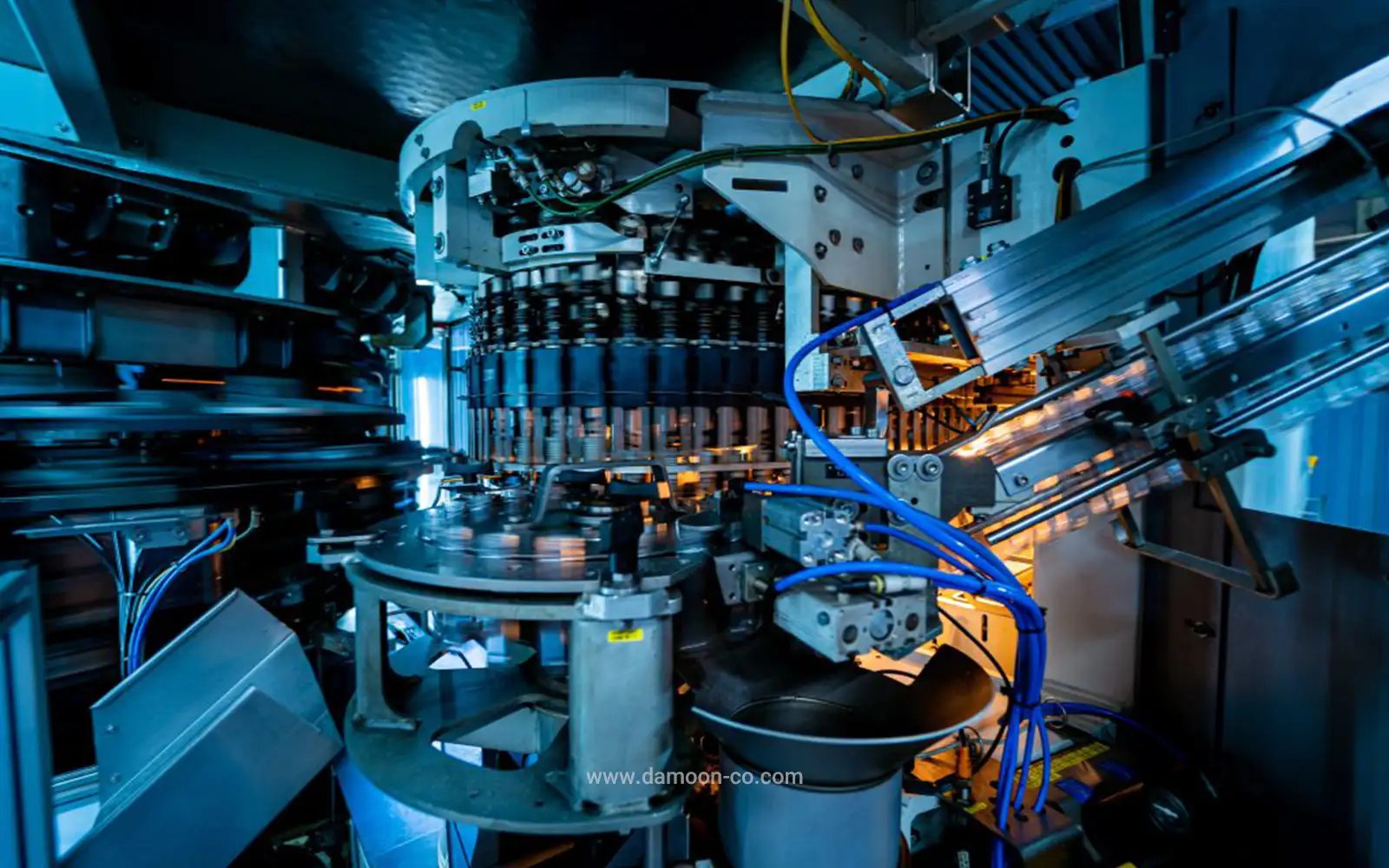 جک نسوز پنوماتیک در کارخانه